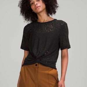 NWT Lululemon crescent tee veil 2